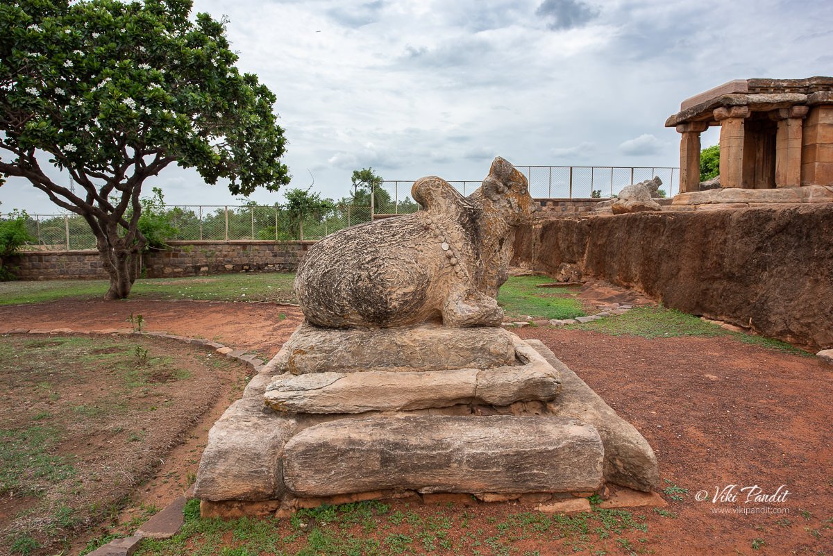Nandi idol outside Ravana Phadi Cave Temple