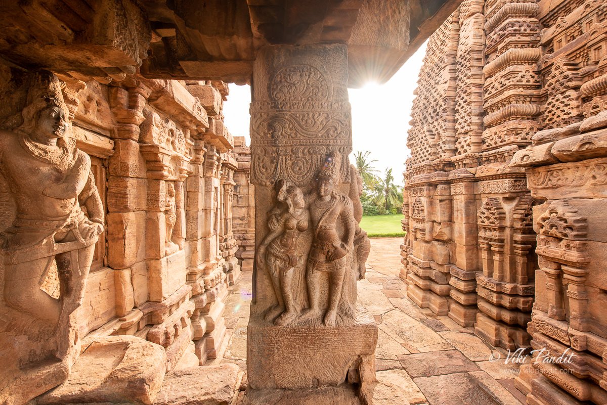 Rock carvings near side gate of Mallikarjuna Temple in Pattadakal