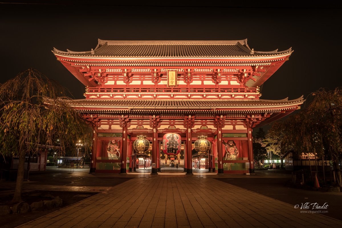 Hozomon Gate at Night