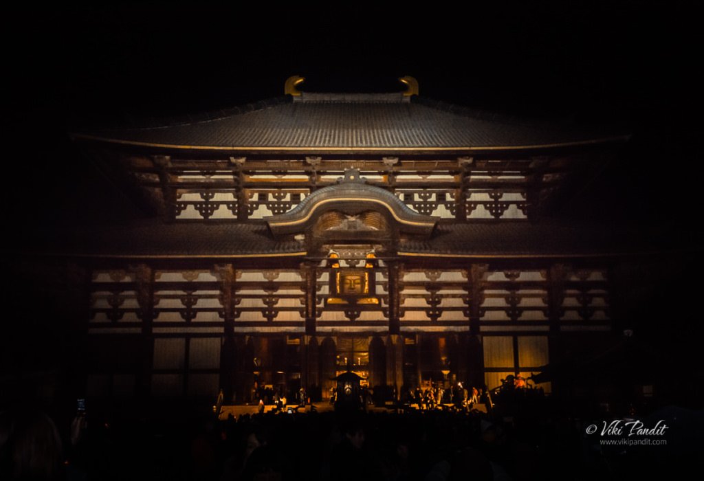 Ringing in the new year at Todai-ji