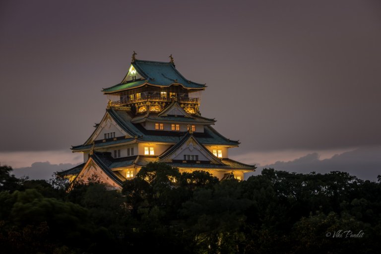 The stunning Osaka Castle